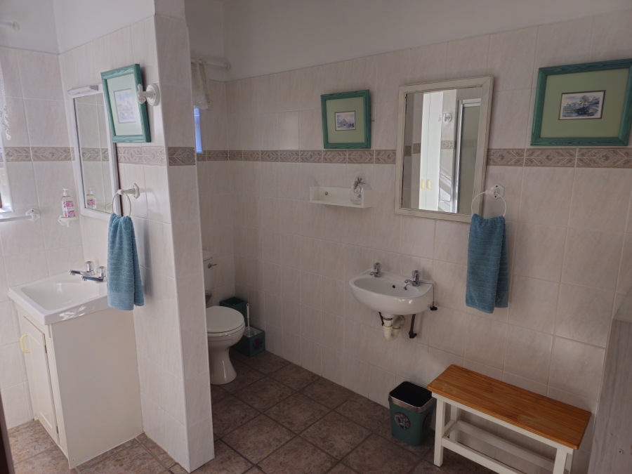 5 Bedroom Property for Sale in Stilbaai Wes Western Cape